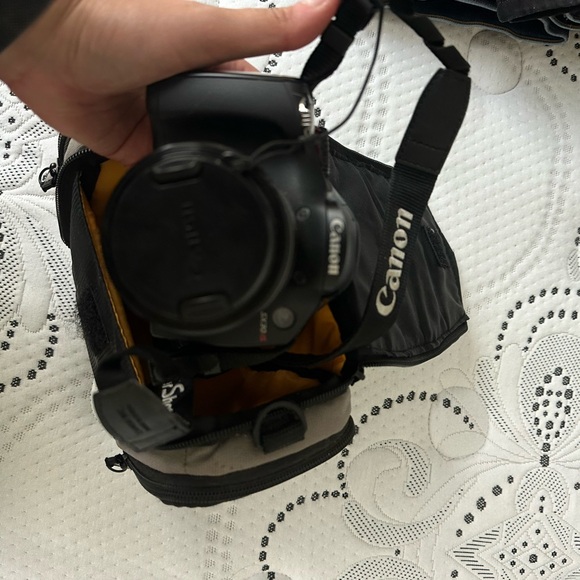 Canon PowerShot SX30 IS Camera - Picture 2 of 6